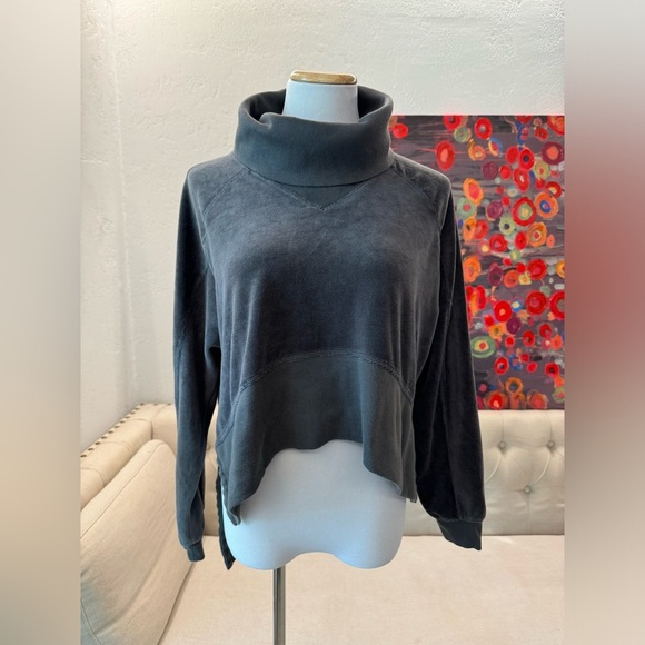 FREE PEOPLE Movement Last Chance Velour Pullover Shirt Charcoal Top Size XS - Picture 2 of 9